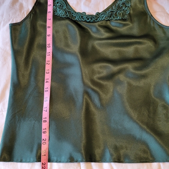 Escapades women's satin like green with embroidered trim camisole size small - Picture 4 of 14